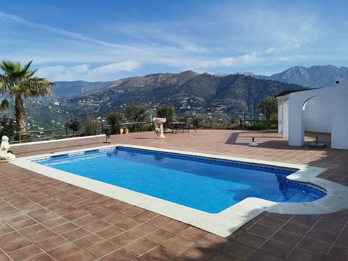 Villa 'Santomera' with Mountain View, Wi-Fi and Air Conditioning in Cómpeta, Costa del Sol
