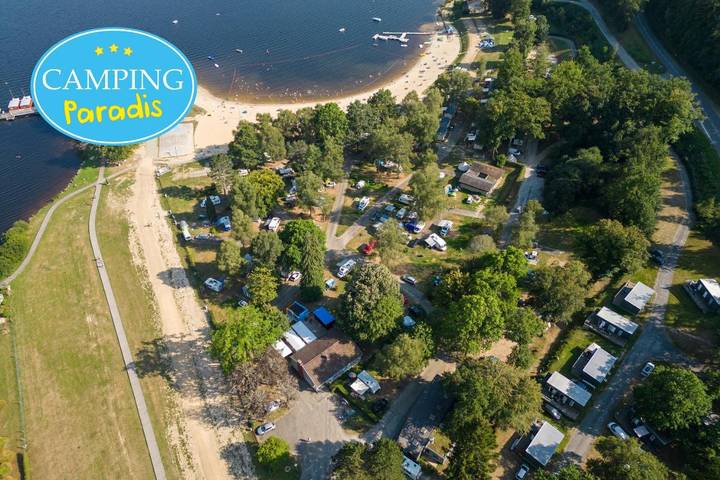 Camping pour 4 personnes, avec vue ainsi que terrasse et vue sur le lac, animaux acceptés
