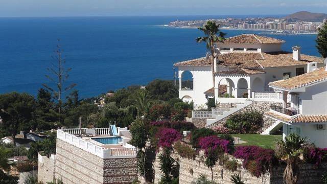 Villa Bella Vista with panoramic views and private pool private pool in Torremuelle, Benalmádena