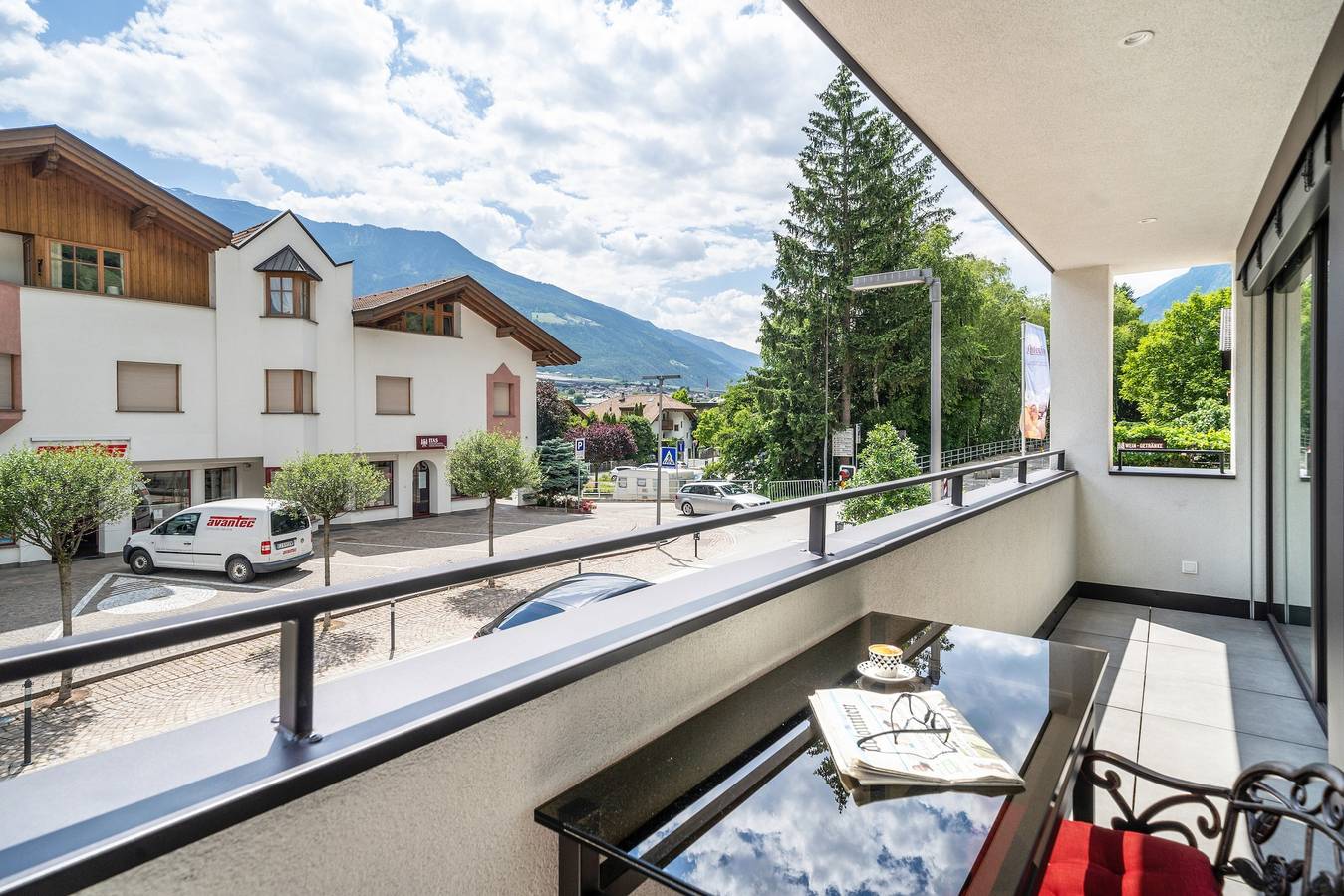 Entire apartment, "Il Cuore Rosso" holiday flat - new build in the centre with mountain views, balcony and Ac in Naturns, Texel Group