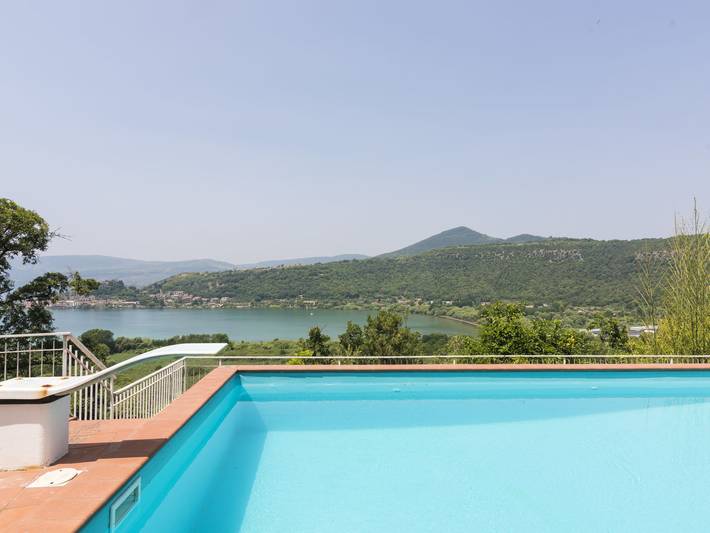 Maison de vacances pour 10 personnes, avec vue sur le lac ainsi que jardin et terrasse, animaux acceptés dans Province de Rome