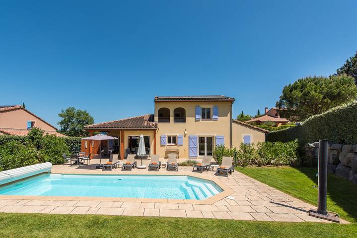 Gîte pour 8 personnes, avec piscine