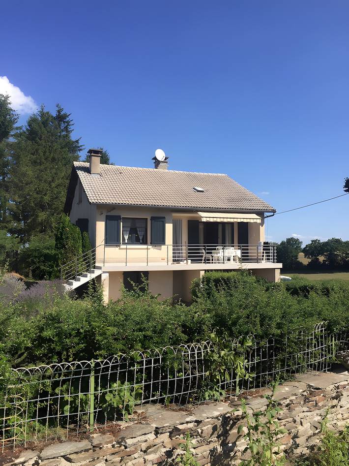 Location de vacances pour 5 personnes, avec jardin, animaux acceptés à Salles-Curan