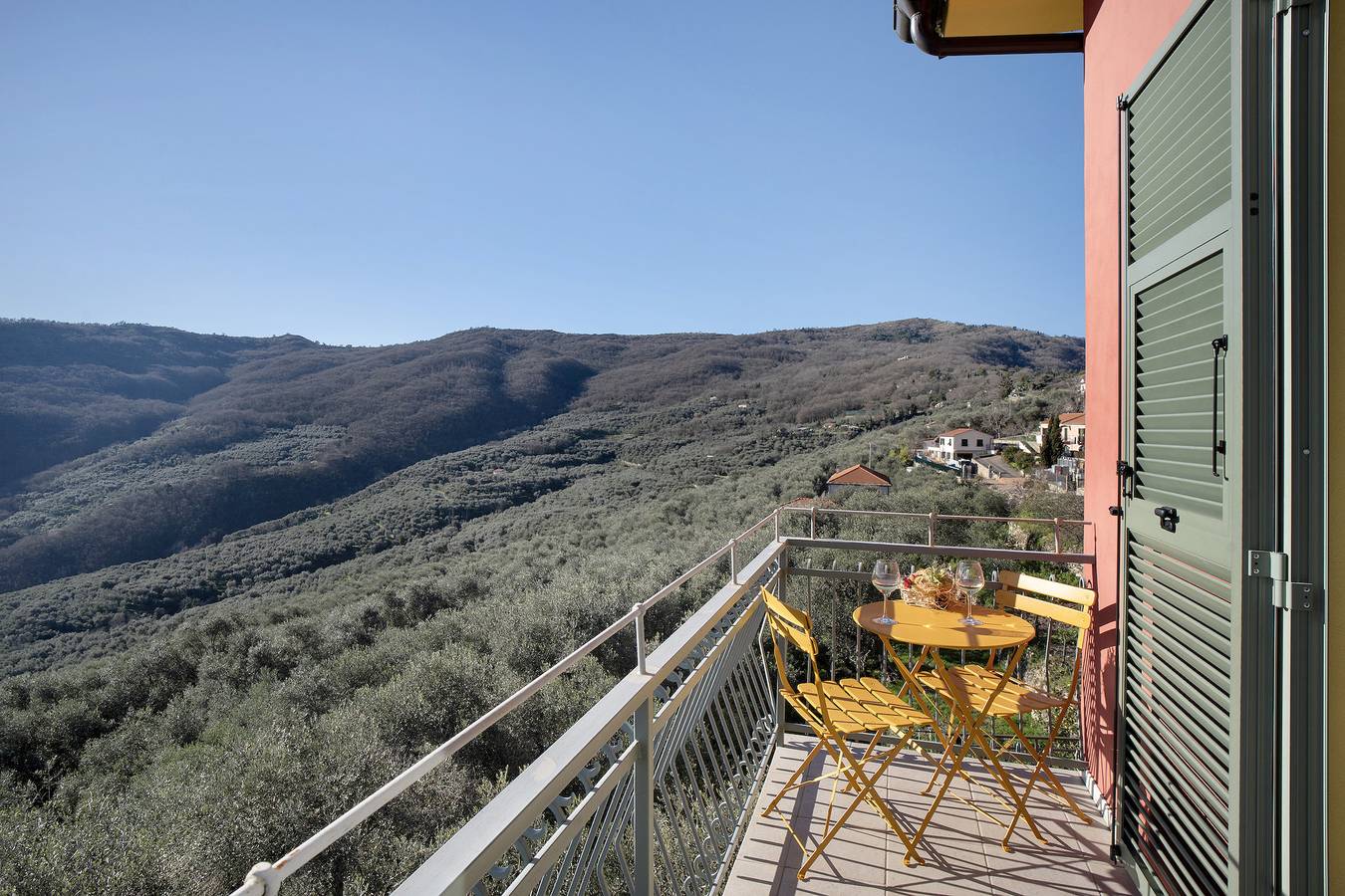 Farmhouse 'Il Nido Tra Gli Ulivi' with Sea View, Wi-Fi and Air Conditioning in Lucinasco, Riviera di Ponente