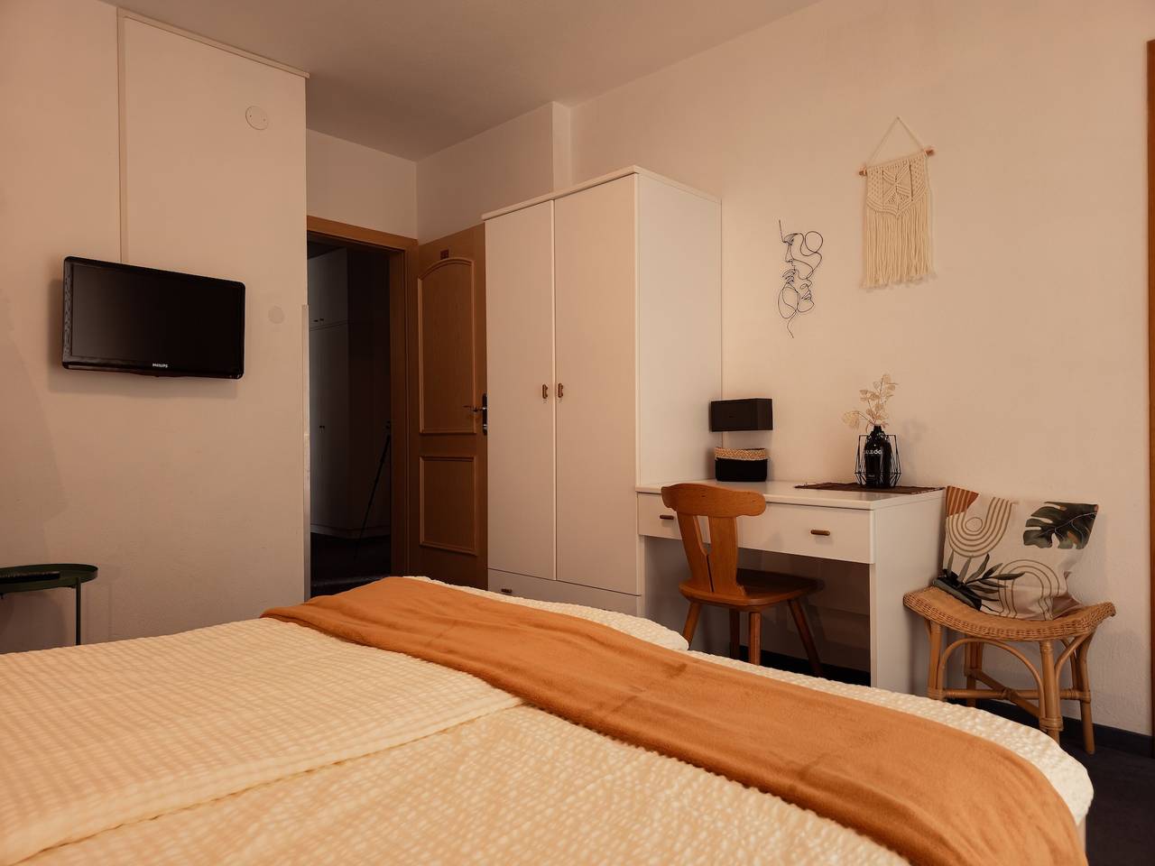 Zimmer 'Ba Ins' mit Bergblick, Gemeinschaftspool und Wlan in Naturns, Texelgruppe