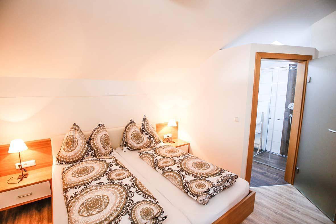 Ganze Ferienwohnung, Einzelzimmer mit Balkon in Golling an der Salzach, Tennengau