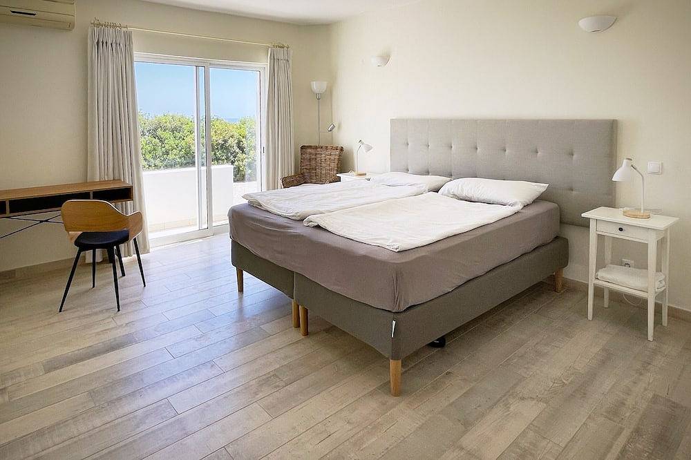 Ganze Wohnung, Colina Mar, zu Fuß zum Strand, Meerblick in Salema, Naturpark Südwest-Alentejo und Costa Vicentina