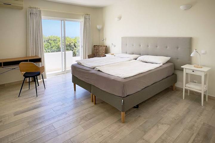 Ganze Wohnung, Colina Mar, zu Fuß zum Strand, Meerblick in Salema, Budens
