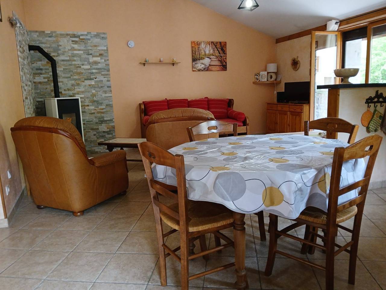 Gîte du Pressoir au bord du ruisseau in Cerdon (Ain), Nantua