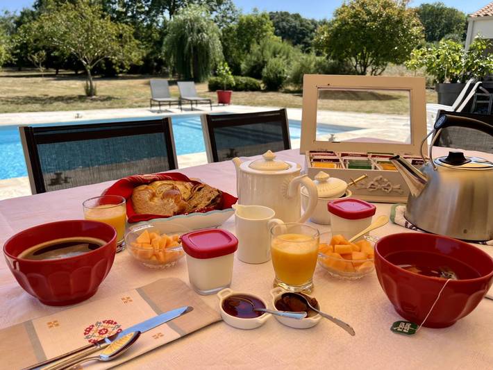 Chambre d’hôte pour 2 personnes, avec jardin à Bessay