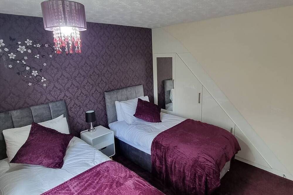 Pastures Way House - Lovely and Spacious 4 Bed House near L & D Hospital in Luton, Chiltern Hills