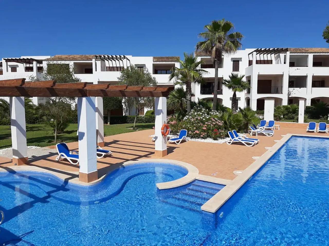 Apartamento entero, Apartamento vacacional 'Casita Dorada Cala d'Or' cerca de la playa con piscina y Wi-Fi in Cala d'Or, Santanyí