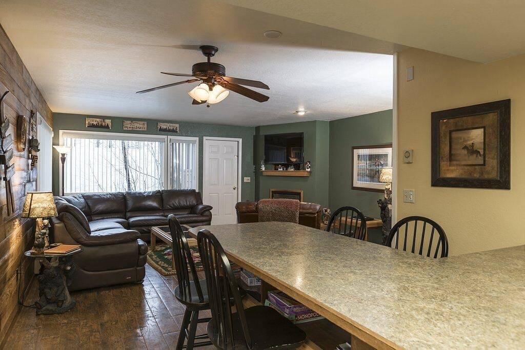 Ganze Wohnung, Schöne 2-Schlafzimmer, 2-Bad-Wohnung mit Holzböden in Flathead County