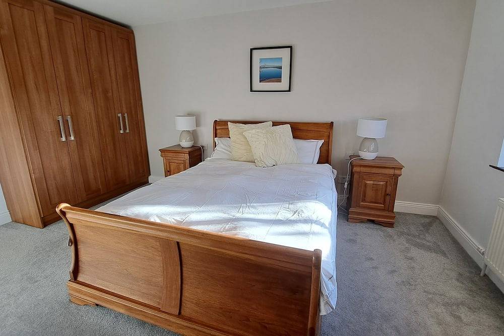 Luxury holiday house with 5 bedrooms and 4 bathrooms and views of Caragh Lake. in Maum, County Kerry
