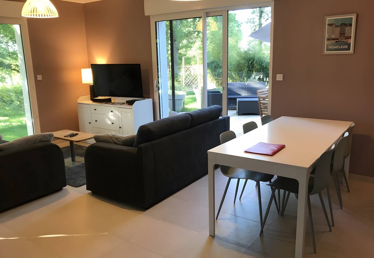 Casa Vacacional 'Logis Des 2 Chênes' con Terraza Privada, Jardín Privado y Wi-Fi in Forges-les-Eaux, Región de Dieppe