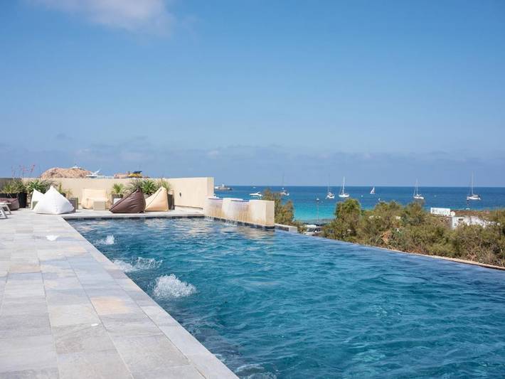 Location de vacances pour 2 personnes, avec piscine ainsi que terrasse et vue dans Office De Tourisme De L Ile Rousse - 2