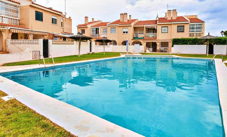 Ferienhaus für 6 Personen, mit Pool und Terrasse sowie Garten und Ausblick - 1