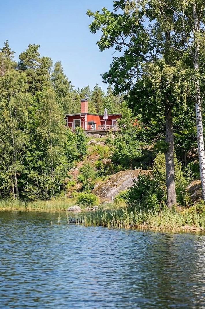 Luxus-Ferienhaus für 8 Personen, mit Terrasse und Garten sowie Sauna und Seeblick in Schweden