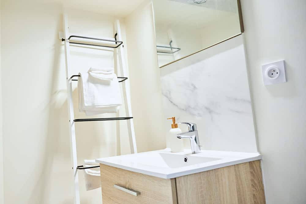 Appartement entier, Appartement lumineux à Creil centre ville, 6 minutes à pied de la gare de Creil in Creil, Oise