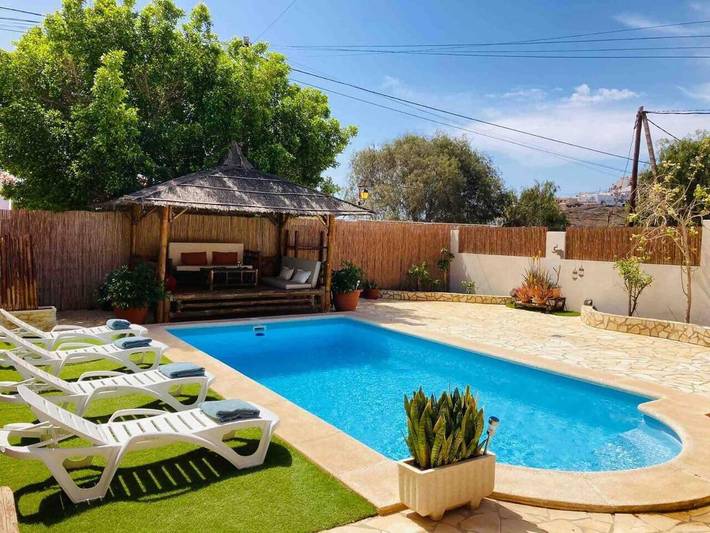 Villa pour 8 personnes, avec balcon et jardin ainsi que piscine et jacuzzi - 1