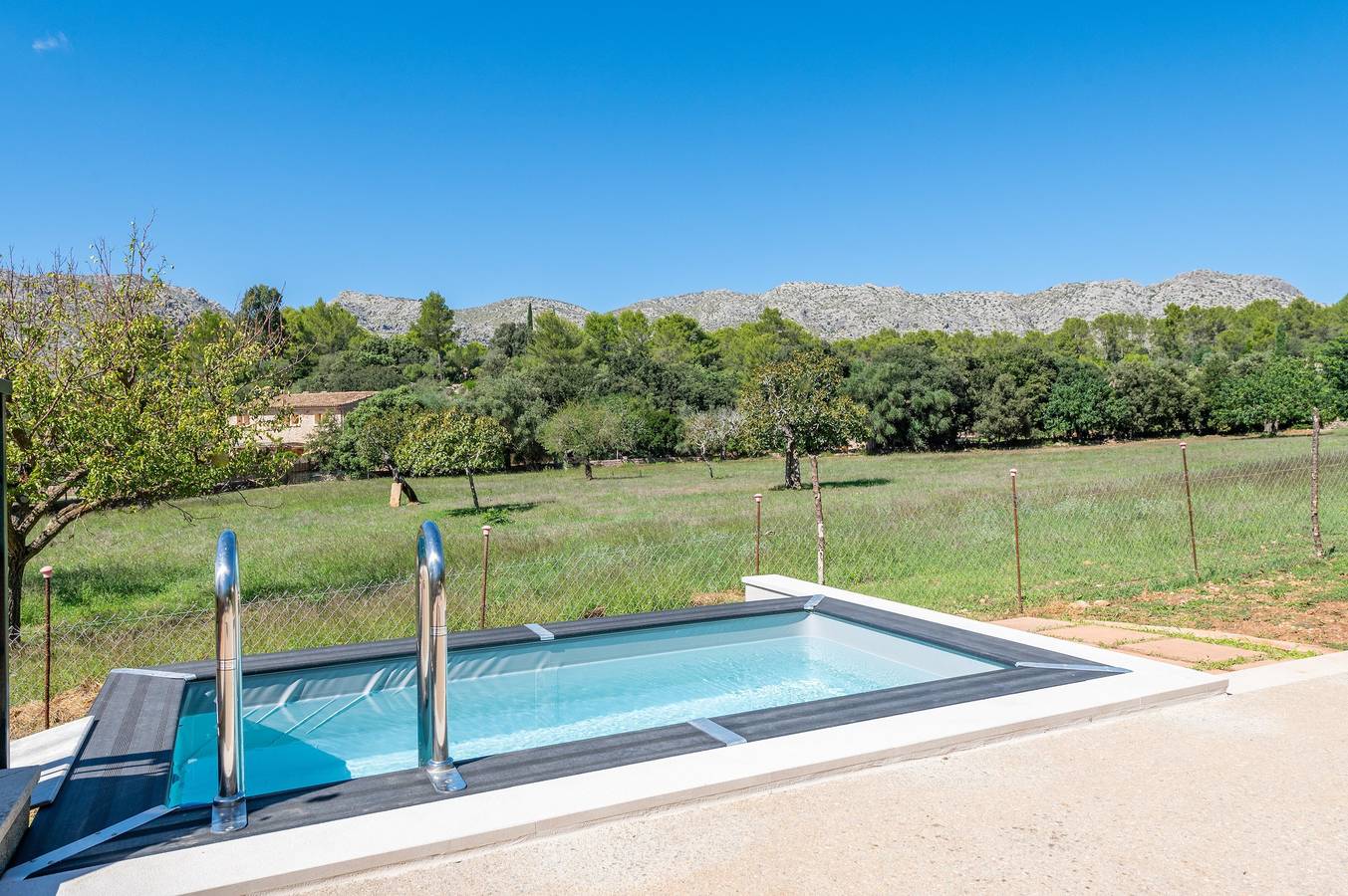 Finca "Tirana" con vista a la montaña, jardín y Wi-Fi in Pollença, Mallorca Norte