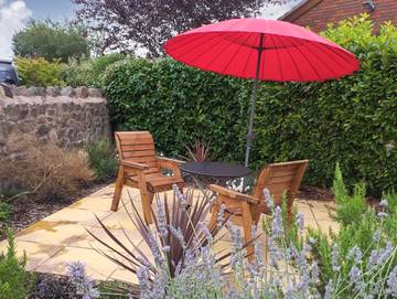 Log Cabin for 2 People in Malvern, Worcestershire, Photo 4