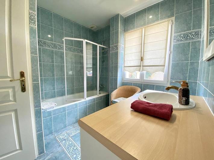 Location de vacances pour 4 personnes, avec vue ainsi que vue sur le lac et jardin, animaux acceptés à Nernier - 3