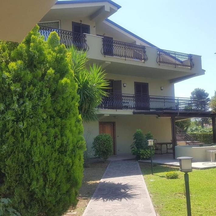 B&b per 3 persone, con Balcone e Terrazza nonché Idromassaggio e Giardino a Fondi