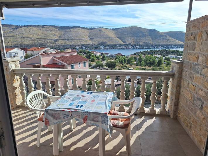 Ferienwohnung für 4 Personen, mit Balkon/Terrasse in Grad Šibenik