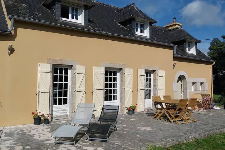 Location de vacances pour 4 personnes, avec Jacuzzi ainsi que Terrasse et Jardin à Dinéault