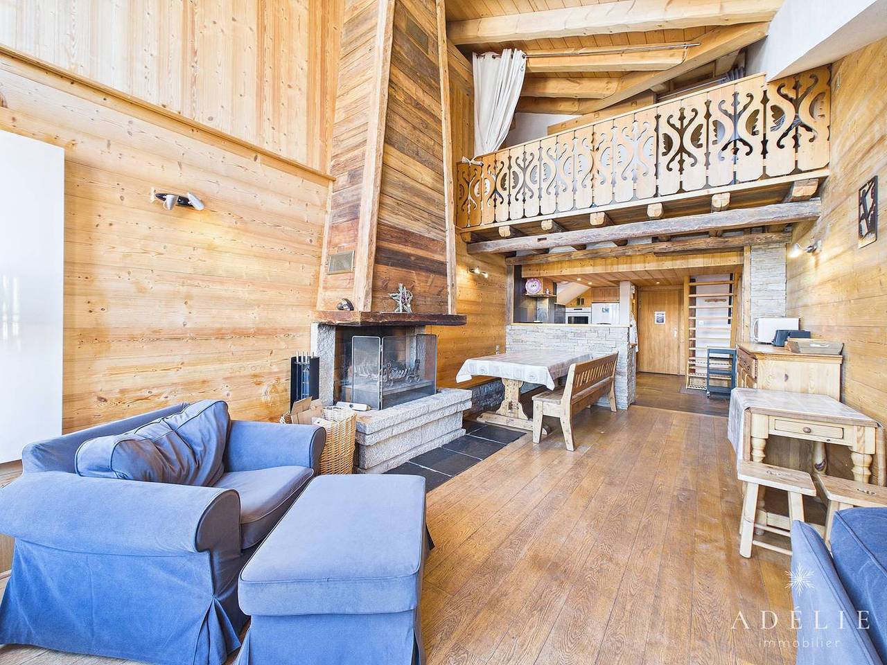 Ganze Ferienwohnung, 4 bedroom apartment in the heart of la Rosière and 100 yard from the slopes in La Rosière, Montvalezan