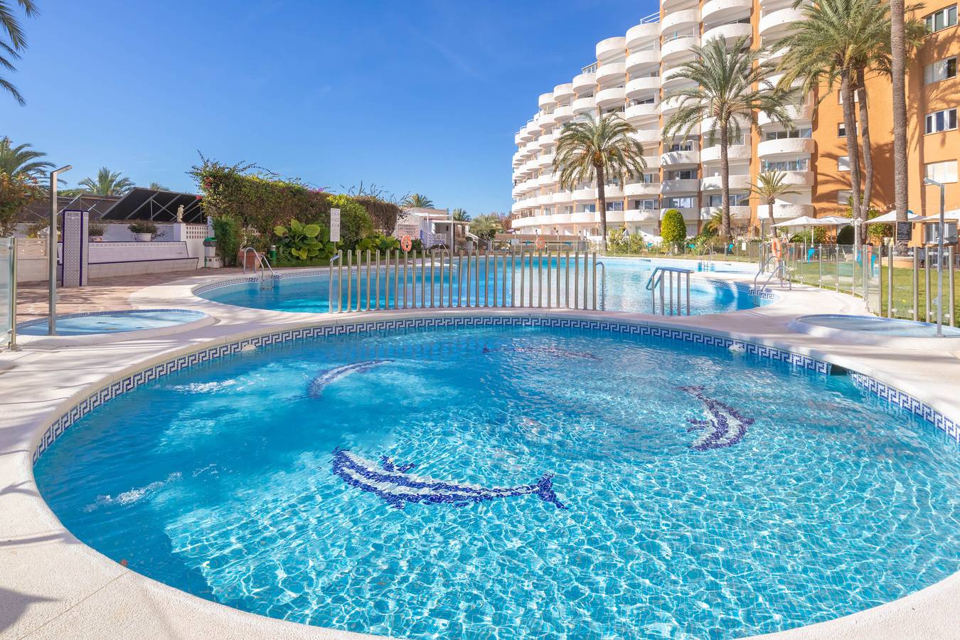 Apartamento inteiro, Apartamento de férias para 6 pessoas com piscina in Marbella Oriental, Marbella