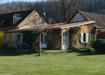 Gîte pour 5 personnes, avec piscine ainsi que jardin et terrasse à Jayac