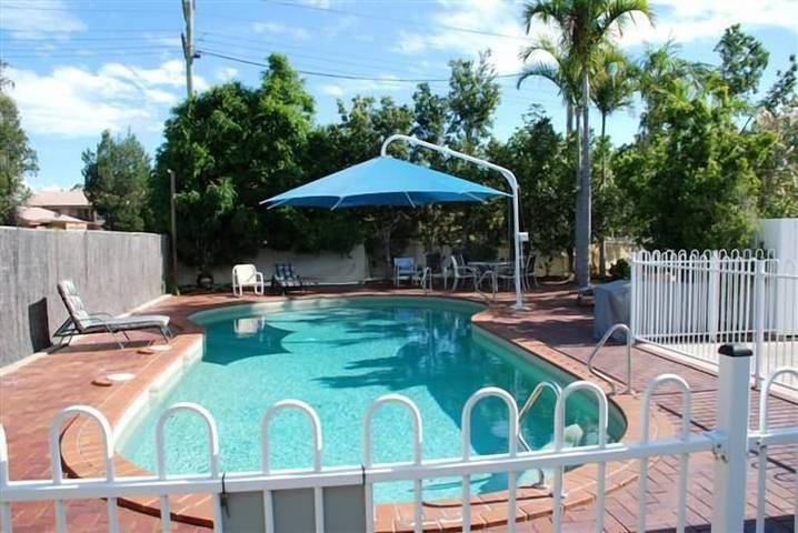 Holiday apartment for 4 people, with pool and garden in Hervey Bay