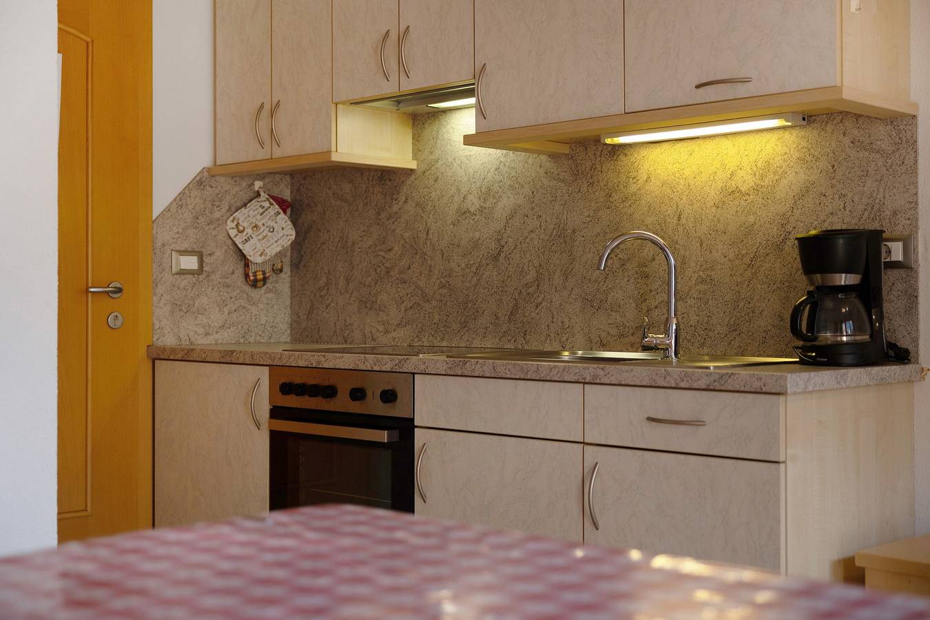 Appartamento intero, Appartamento 'Inneroswalderhof 3' con vista sulle montagne, giardino in comune e Wi-Fi in Antholz, Rasun Anterselva