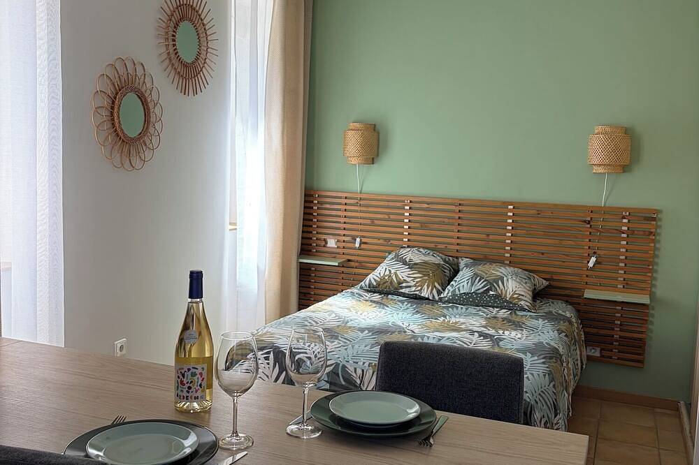 Appartement entier, 🌿 La source, gîte 30 m2, centre village , dans maison rénovée avec 4 gîtes in Vallon-Pont-d'Arc, Gorges de l’Ardèche