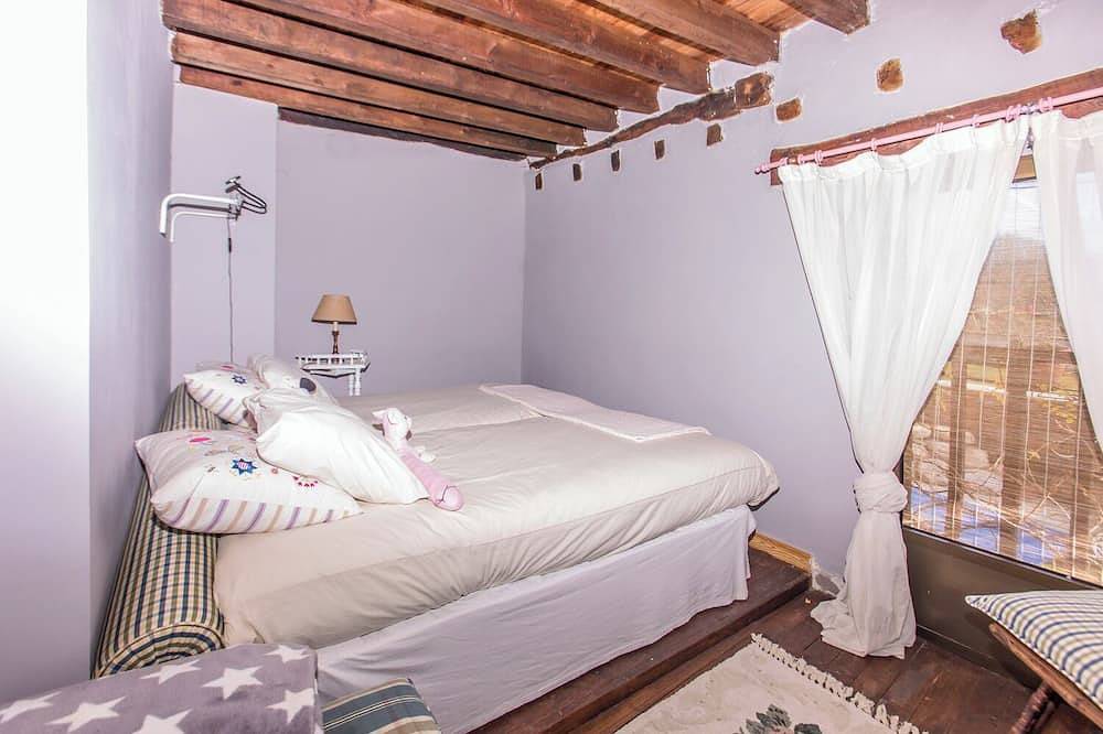 La casita del Ciprés - Encantadora casa p/7 con Piscina y jardín privado in Puentedura, Provincia de Burgos