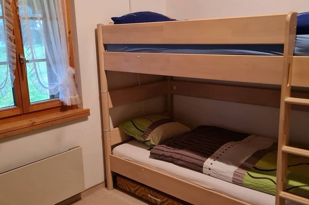 Ganze Wohnung, Tgèsa Plaun Pazzola R Loretz, (Rueras/Sedrun). in Sedrun, Tujetsch