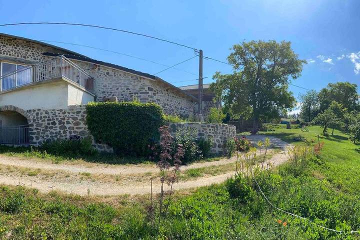 Location de vacances pour 5 personnes, avec Balcon et Terrasse ainsi que Jardin et Vue dans Saint-Julien-du-Pinet