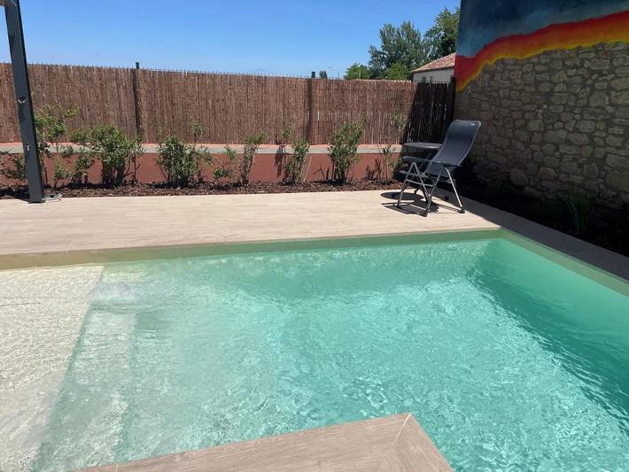 Casa de vacaciones para 16 personas, con piscina además de jardín y vistas en La Rioja