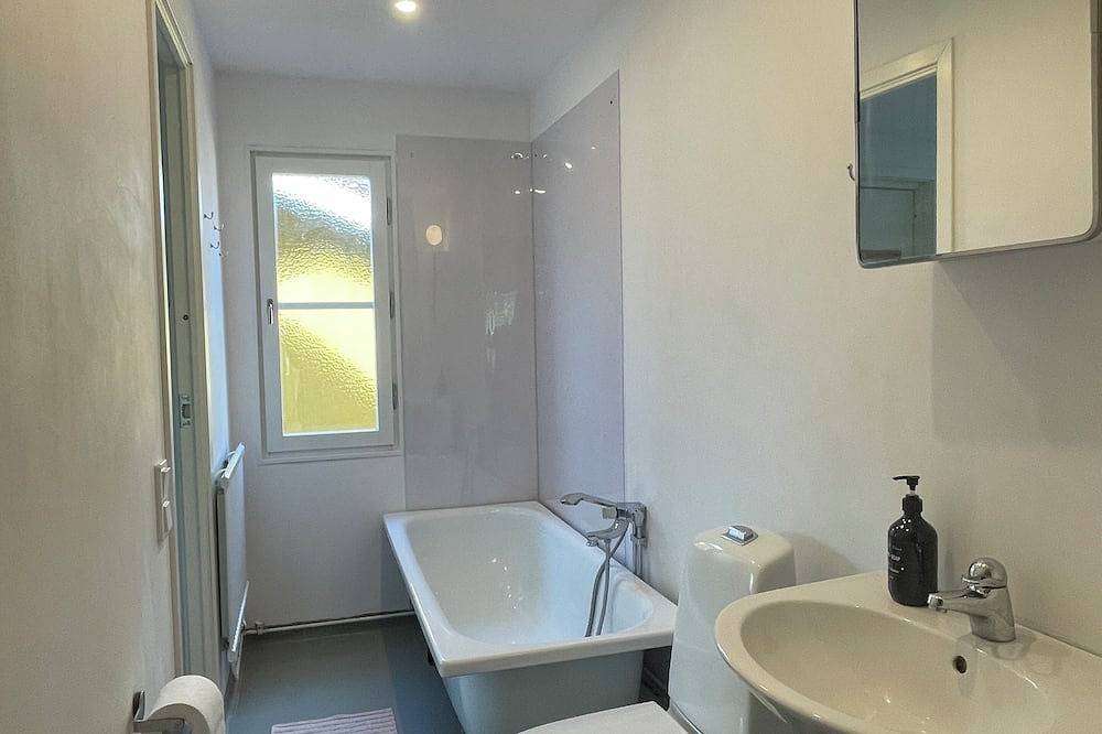 Ganze Wohnung, Nyrenoverad tvårumslägenhet i ett vackert villaområde in Haninge und Umgebung