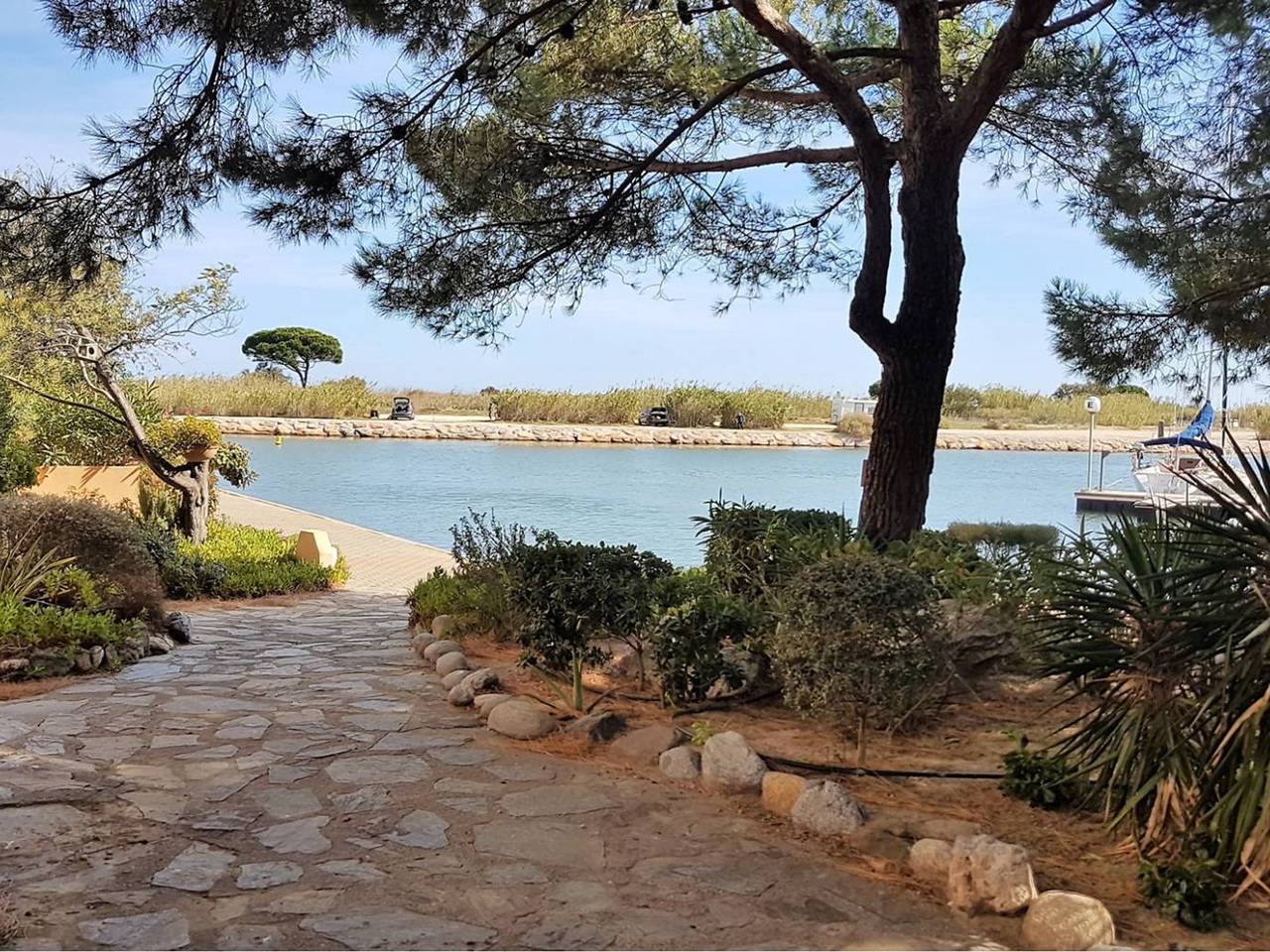 Apartamento entero, Pabellón para 6 personas con vistas a la marina, terraza y equipamientos en Saint-Cyprien in Saint-Cyprien, Côte d'Améthyste