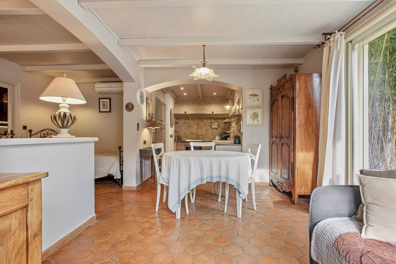 Entire apartment, Le Mas des Bouteillans “L’arbousier” with Wi-Fi and Air Conditioning in La Cadière-d'Azur, Mediterranean Coast (France)