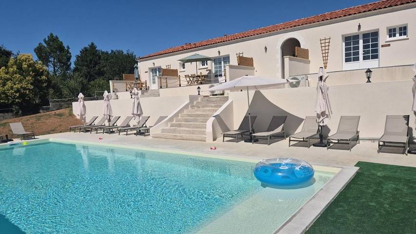 Location de vacances pour 4 personnes, avec Terrasse et Jardin ainsi que Piscine et Vue à Soubran