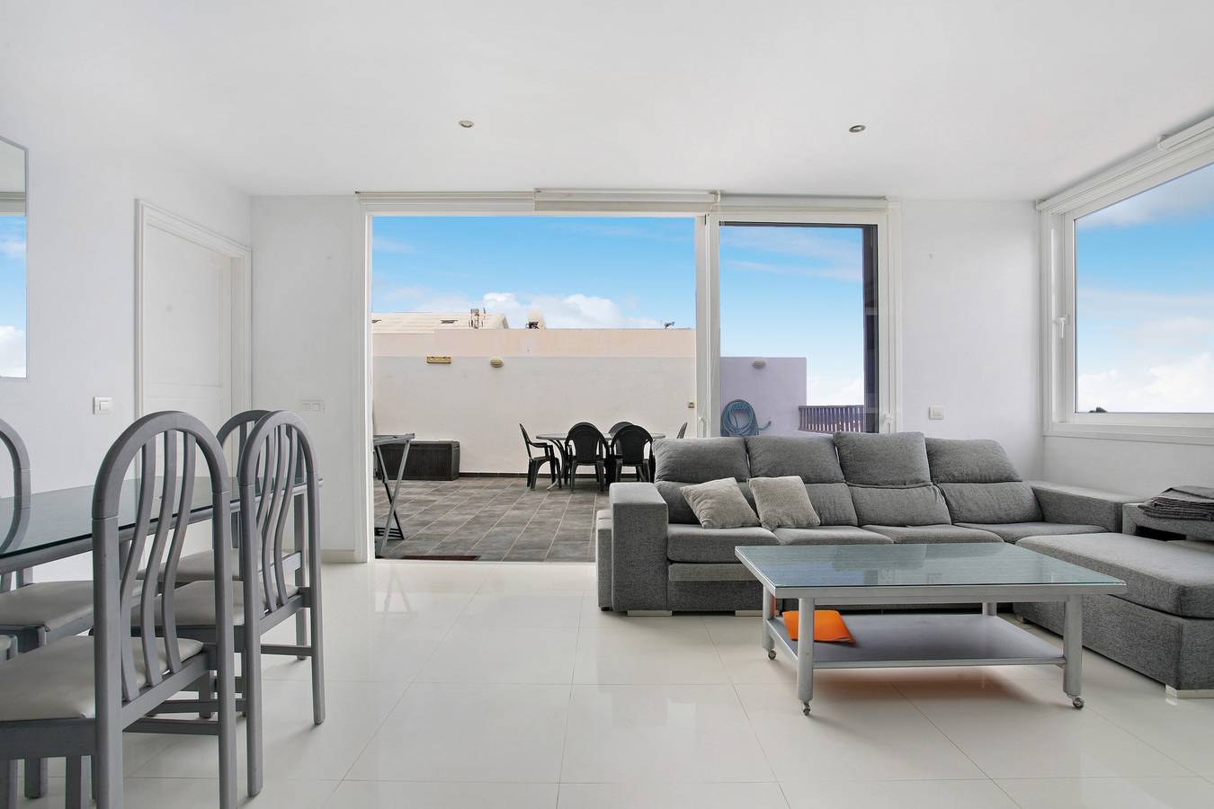Entire apartment, Vacation Apartment "Lovely Penthouse" with Pool, Wi-Fi & Terrace in Costa Teguise, Teguise