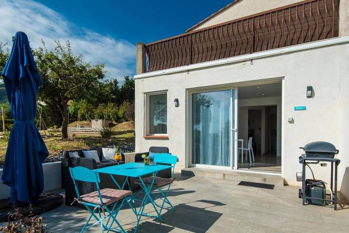 Gîte pour 4 personnes, avec jardin ainsi que piscine et vue, animaux acceptés à Saint-Génis-des-Fontaines