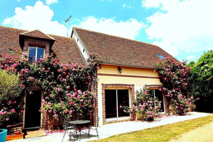 Location de vacances pour 35 personnes, avec piscine à Rueil-la-Gadelière - 3