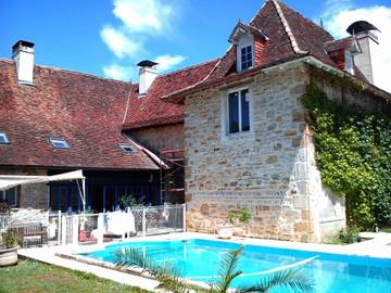 Gîte pour 17 personnes, avec jacuzzi ainsi que jardin et piscine à Bastanès