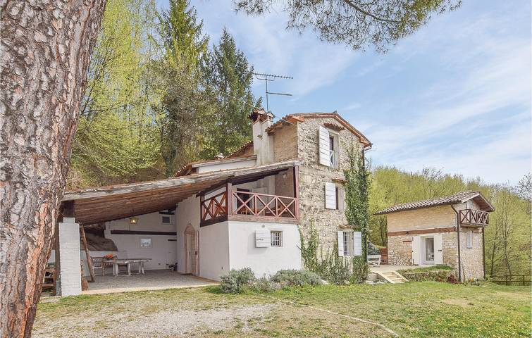 Appartamento di 110 m² con letto per bambini, parcheggio, terrazza e WiFi in Tarzo, Prealpi Carniche