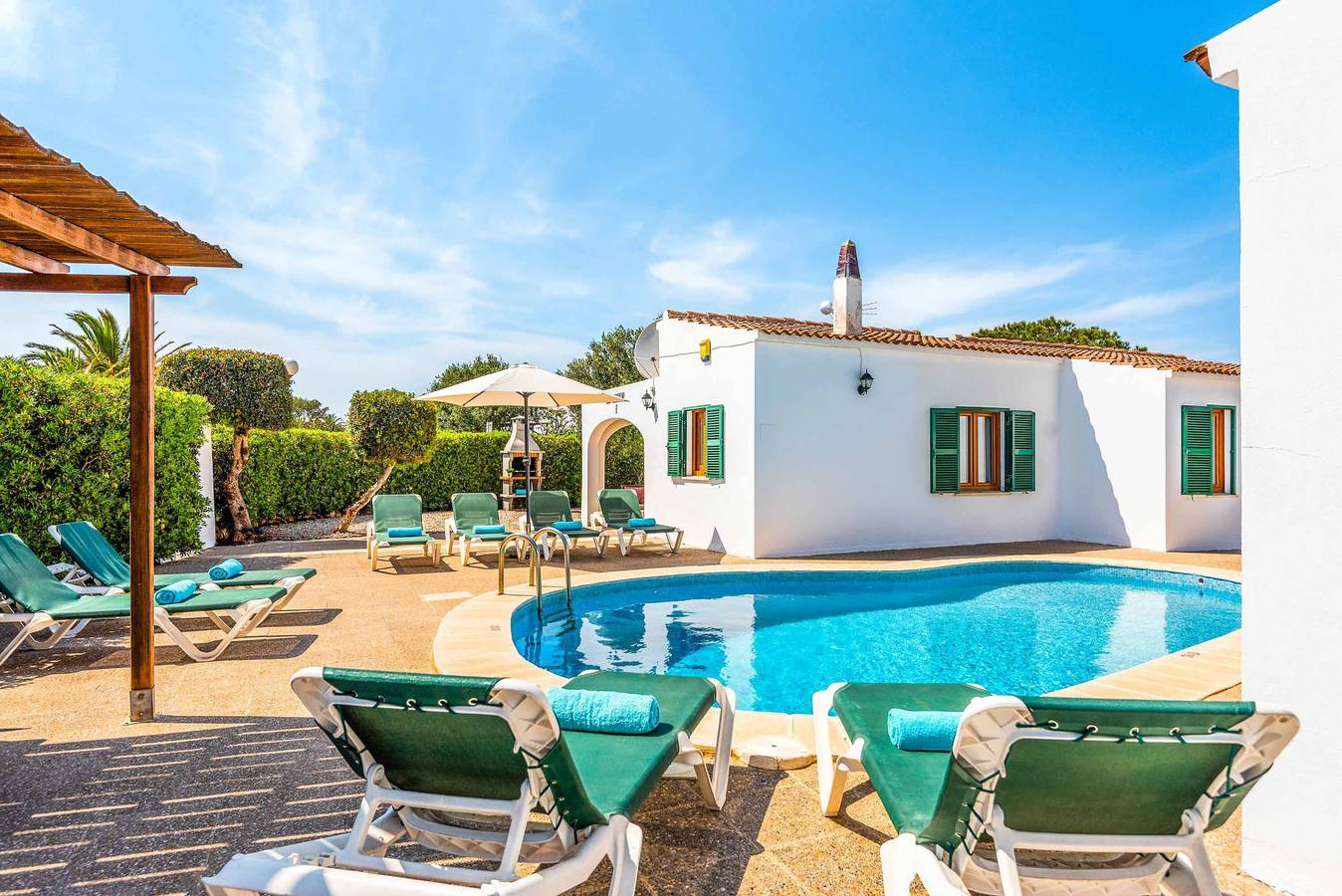 Chalet para 10 personas con piscina para niños in Cala Blanes, Ciudadela